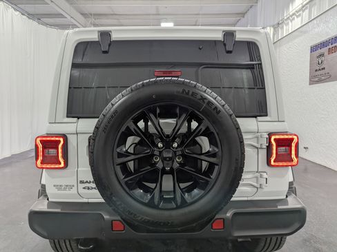 Used 2025 Jeep Wrangler Unlimited Sahara image 11