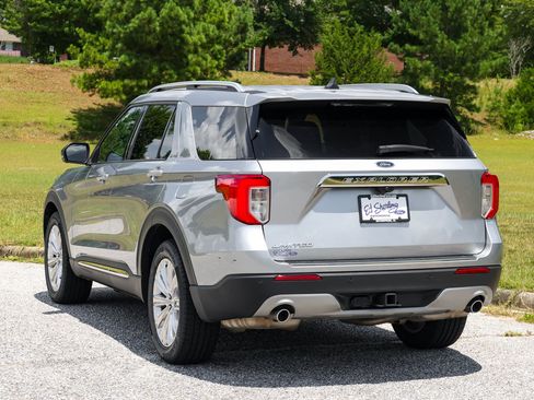 Used 2023 Ford Explorer Limited w/ Equipment Group 301A RWD image 4