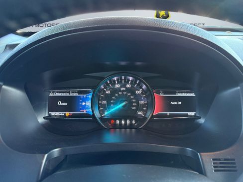 Used 2018 Ford Explorer XLT FWD image 14