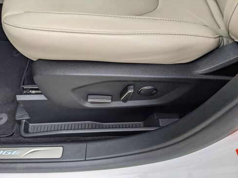 Used 2019 Ford Edge Titanium image 25