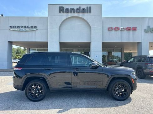 Certified 2024 Jeep Grand Cherokee Altitude AWD/4WD image 6