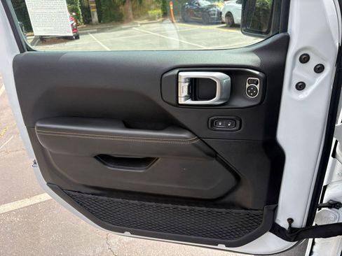 Used 2025 Jeep Wrangler Unlimited Sahara AWD/4WD image 18