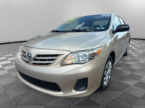 Used 2013 Toyota Corolla LE FWD image 1