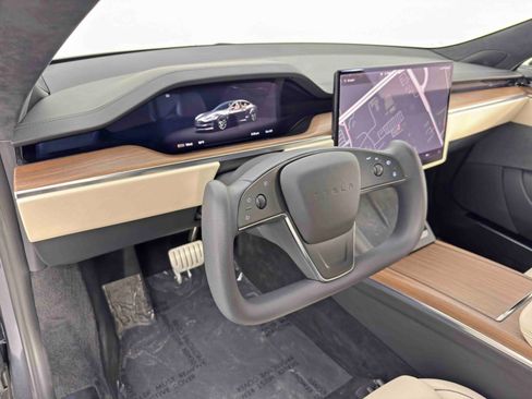 Used 2021 Tesla Model S Plaid image 14