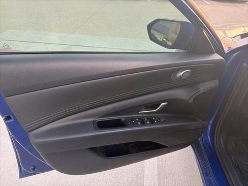 Used 2023 Hyundai Elantra Limited image 6