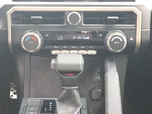 Used 2025 Toyota Tacoma TRD Sport image 15