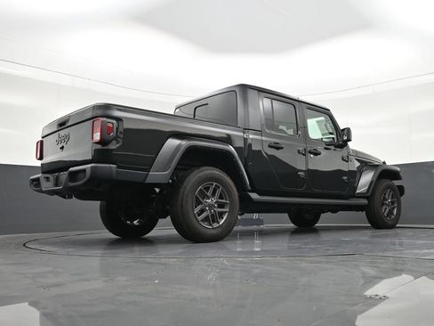Used 2025 Jeep Gladiator Sport AWD/4WD image 26
