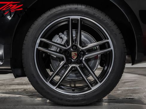 Used 2020 Porsche Macan Turbo image 16