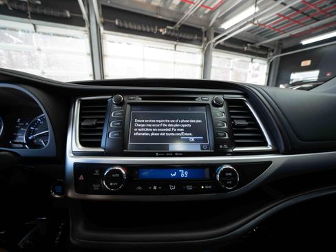 Used 2019 Toyota Highlander XLE image 15