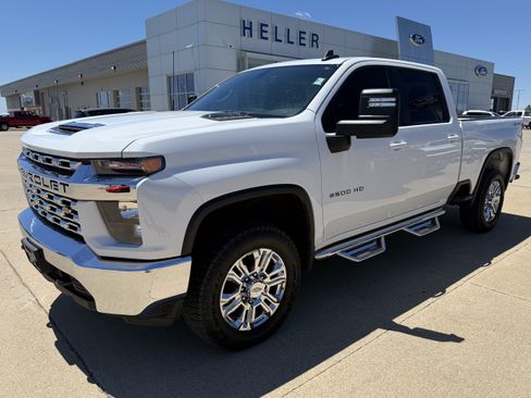 Used 2022 Chevrolet Silverado 2500 LT w/ Fleet Comfort Package AWD/4WD image 3