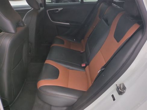 Used 2017 Volvo V60 T5 Cross Country w/ Convenience Package image 20