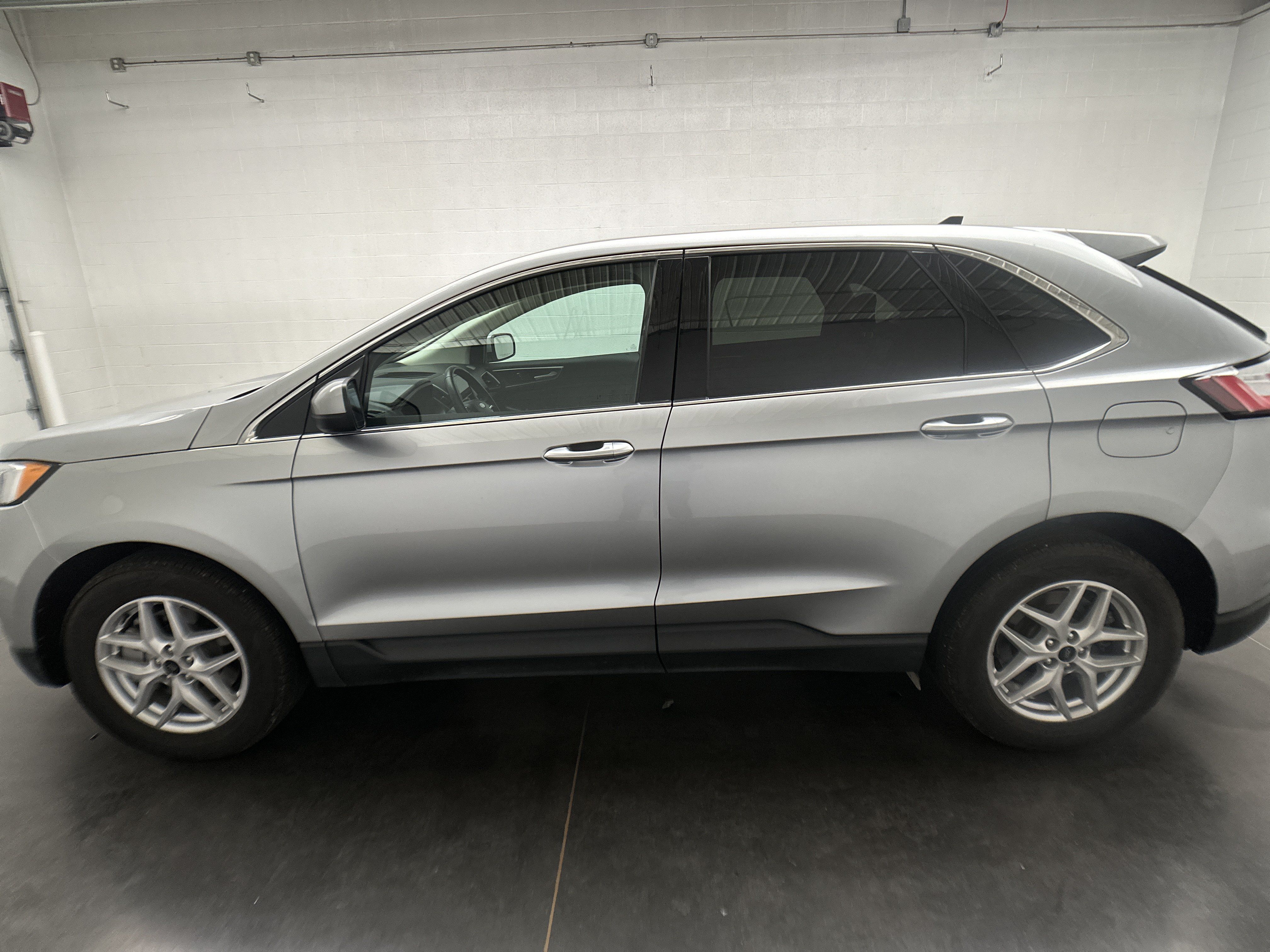 Used 2024 Ford Edge SEL AWD/4WD image 6