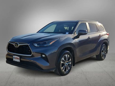 Used 2024 Toyota Highlander XLE image 4