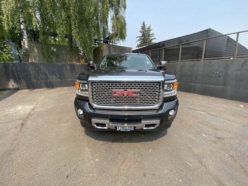 Used 2017 GMC Sierra 2500 Denali w/ Suspension Package, Off-Road AWD/4WD image 9