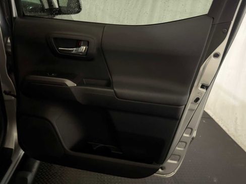 Certified 2022 Toyota Tacoma TRD Off-Road image 26