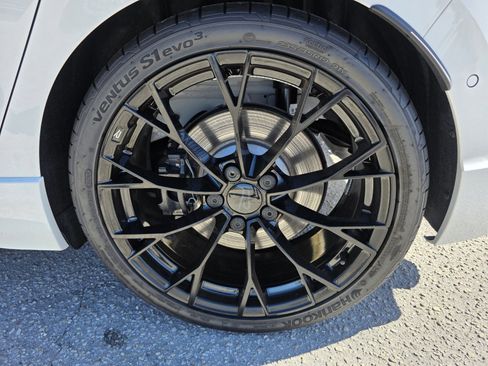 Used 2025 Volkswagen Golf R Black Edition image 9