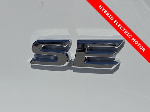Used 2025 Toyota Camry SE FWD image 8