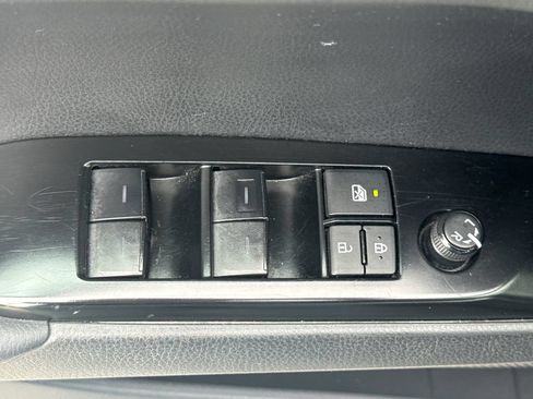 Used 2025 Toyota Camry SE FWD image 14