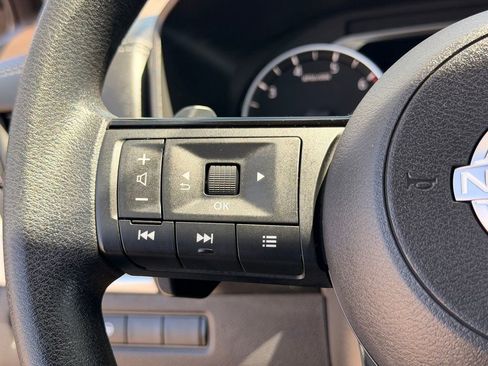 Used 2023 Nissan Rogue SV FWD image 14