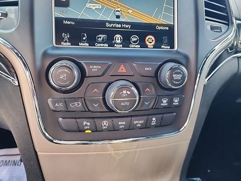 Used 2017 Jeep Grand Cherokee Overland AWD/4WD image 24
