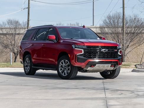 Used 2023 Chevrolet Tahoe Z71 w/ Luxury Package image 2