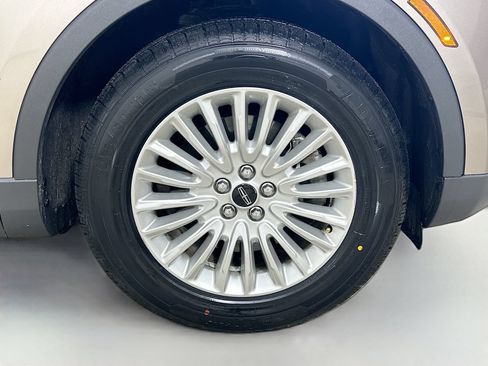Used 2019 Lincoln Nautilus FWD image 11