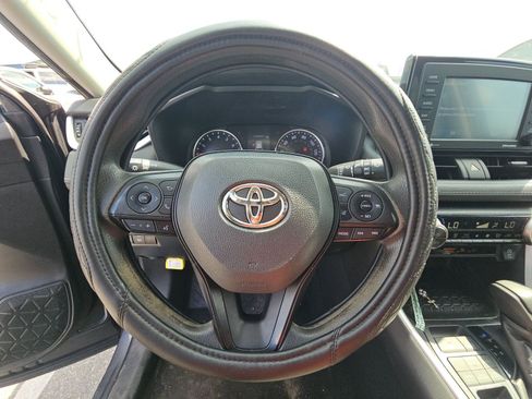 Used 2022 Toyota RAV4 XLE AWD/4WD image 7