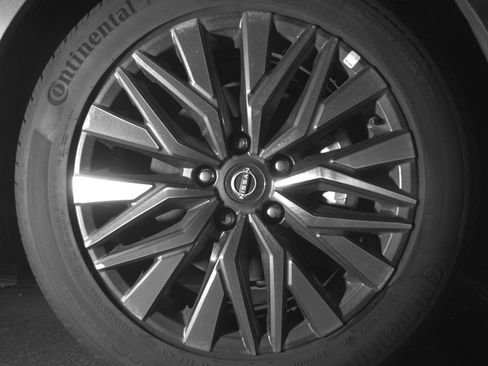 Used 2025 Nissan Altima 2.5 SV FWD image 13