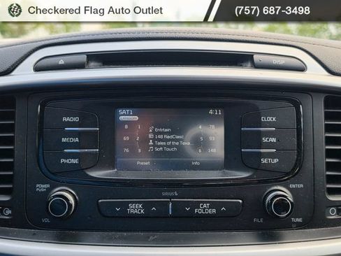 Used 2017 Kia Sorento FWD image 13