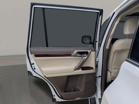 Used 2014 Lexus GX 460 w/ Premium Package AWD/4WD image 18