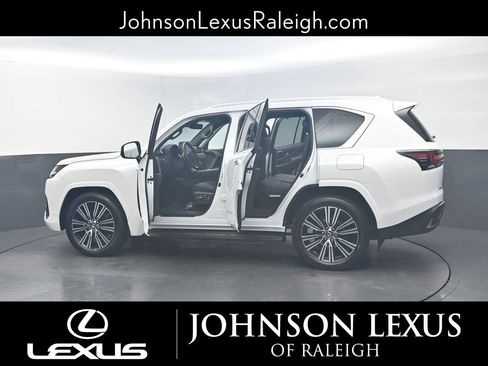 Used 2024 Lexus LX 600 4WD w/ Luxury Package image 29