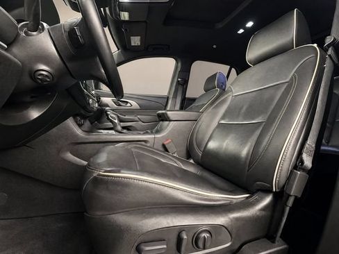 Used 2023 Chevrolet Traverse Premier w/ Redline Edition FWD image 13