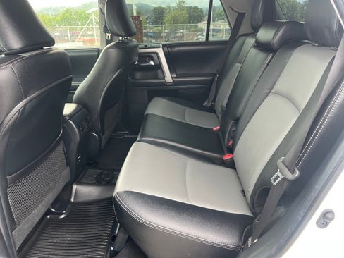 Used 2018 Toyota 4Runner SR5 Premium AWD/4WD image 19