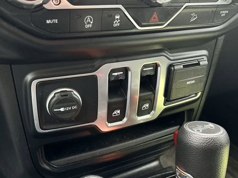 Used 2020 Jeep Wrangler Sport image 22