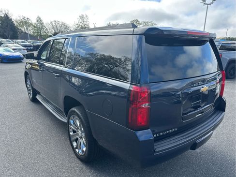 Used 2019 Chevrolet Suburban LT w/ Luxury Package image 4