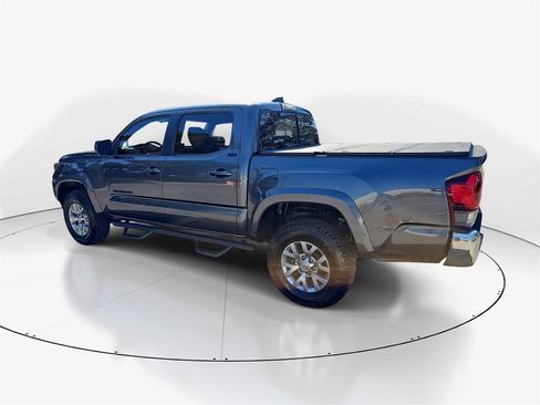 Used 2018 Toyota Tacoma SR5 image 9