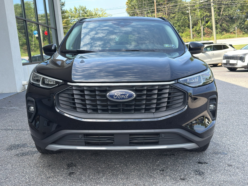 Used 2025 Ford Escape Platinum AWD/4WD image 3