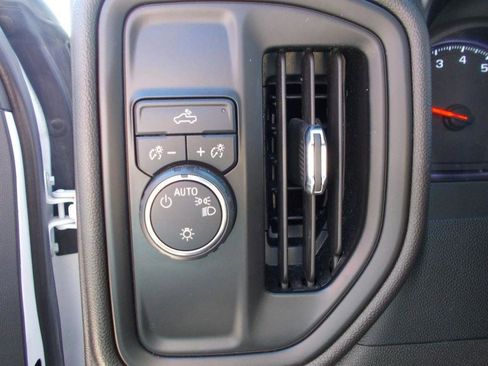 Used 2022 Chevrolet Silverado 1500 Custom image 17