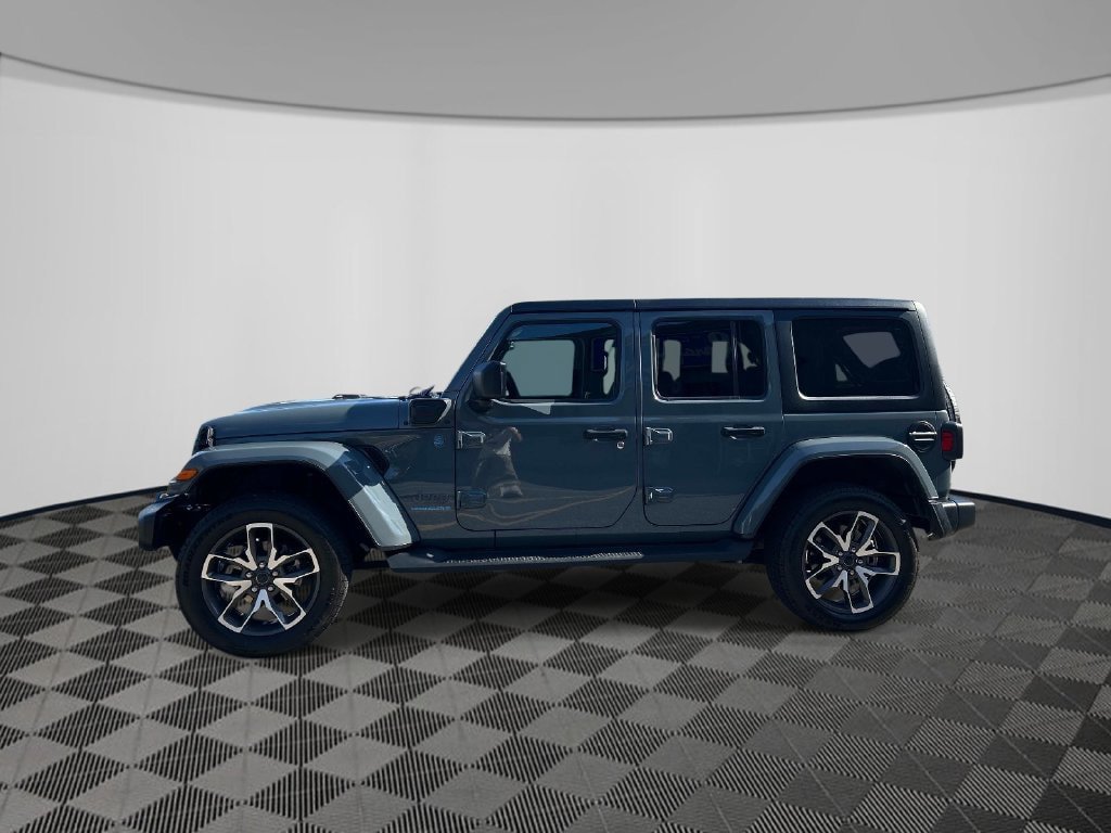 Used 2024 Jeep Wrangler Unlimited w/ Convenience Group AWD/4WD image 2