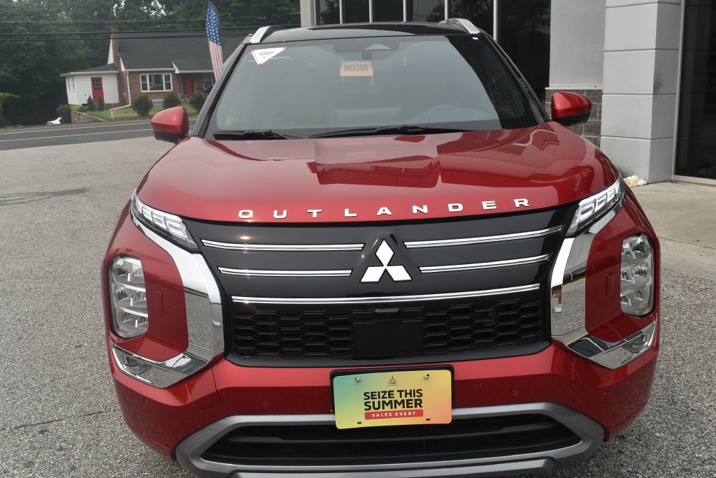 New 2025 Mitsubishi Outlander AWD image 3