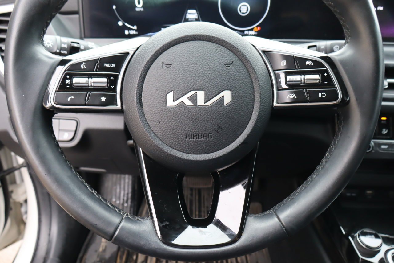 Used 2025 Kia Seltos EX FWD image 10