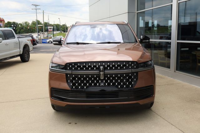 Used 2025 Lincoln Navigator Black Label AWD/4WD image 6