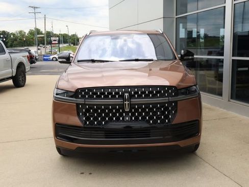 Used 2025 Lincoln Navigator Black Label AWD/4WD image 6
