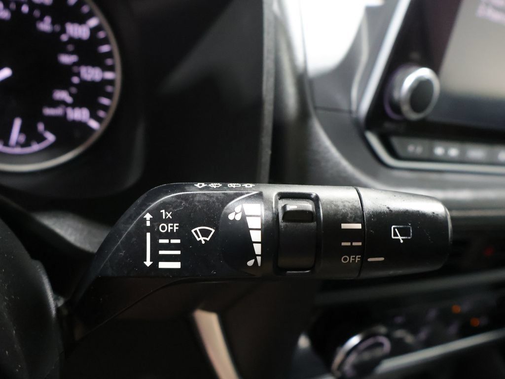 Used 2023 Nissan Rogue S AWD/4WD image 37