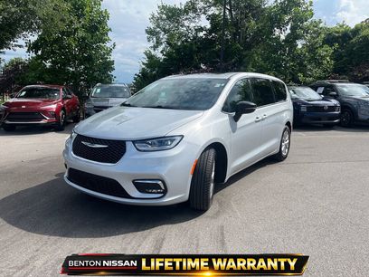 Used 2026 Chrysler Pacifica Limited