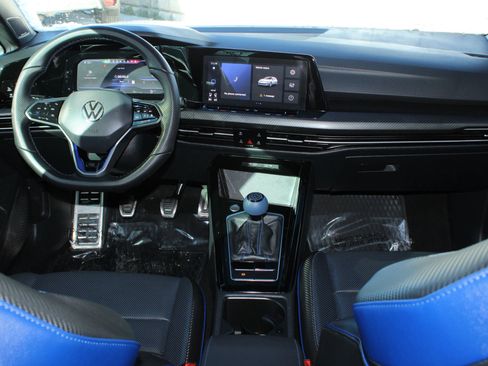 Used 2024 Volkswagen Golf R image 28