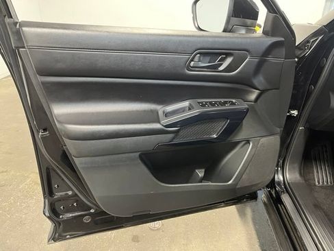 Used 2024 Nissan Pathfinder SV FWD image 25