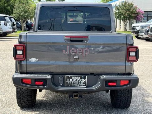 Used 2023 Jeep Gladiator Rubicon w/ LED Lighting Group AWD/4WD image 3