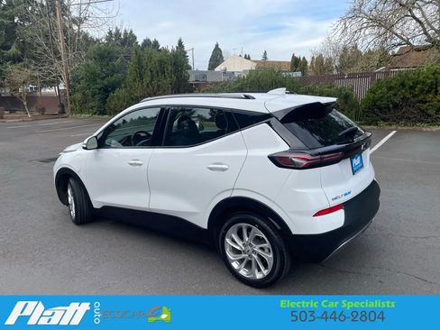Used 2022 Chevrolet Bolt EUV LT w/ Comfort Package image 5