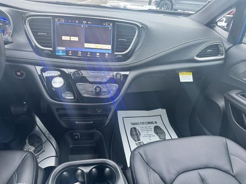 Used 2026 Chrysler Pacifica Select w/ S Appearance Package image 22